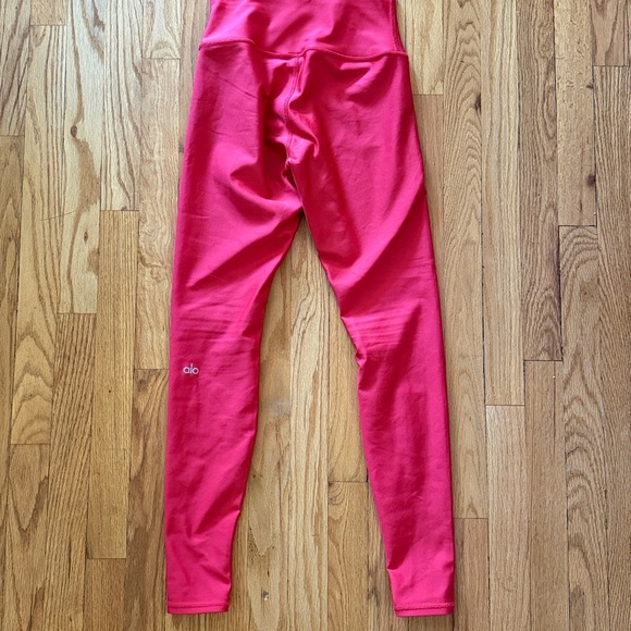 ALO Yoga S 7/8 High-Waist Airlift Legging Bold Red Leggings like new condition - Picture 5 of 10